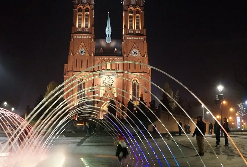Fontanna przed Bazyliką w Rybniku