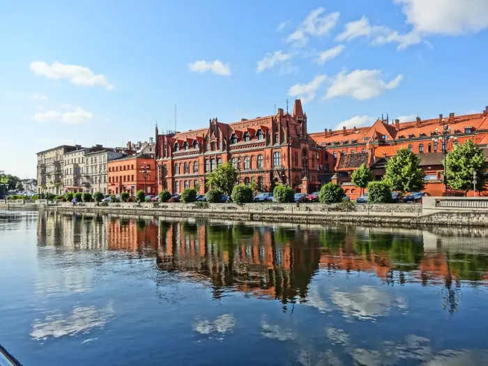 Widok na budynek Poczty Głównej w Bydgoszczy