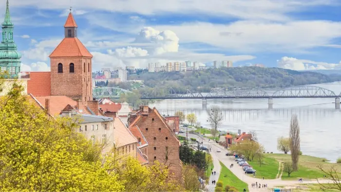 Widok na Wieżę Klimek w Grudziądzu oraz panoramę miasta