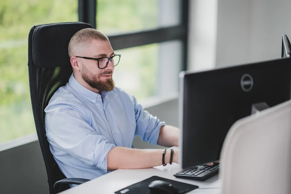 Programista zajmujący się stroną internetową